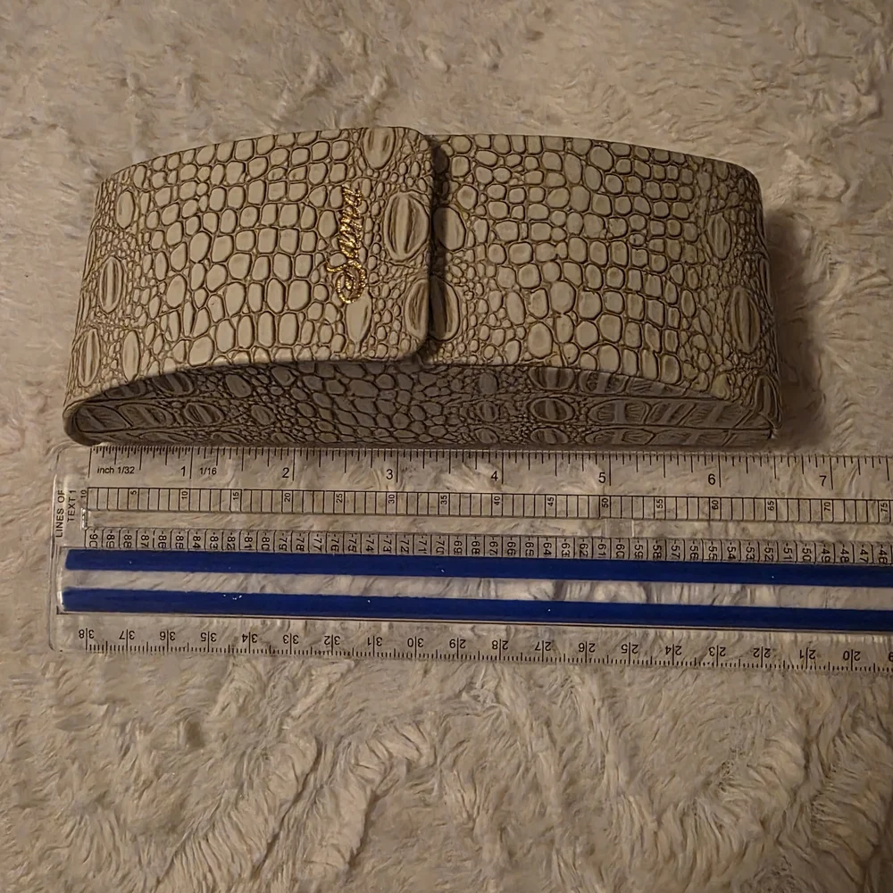 Sama Sama Croc Embossed Eyeglasses Sunglasses Case – Beige Ivory